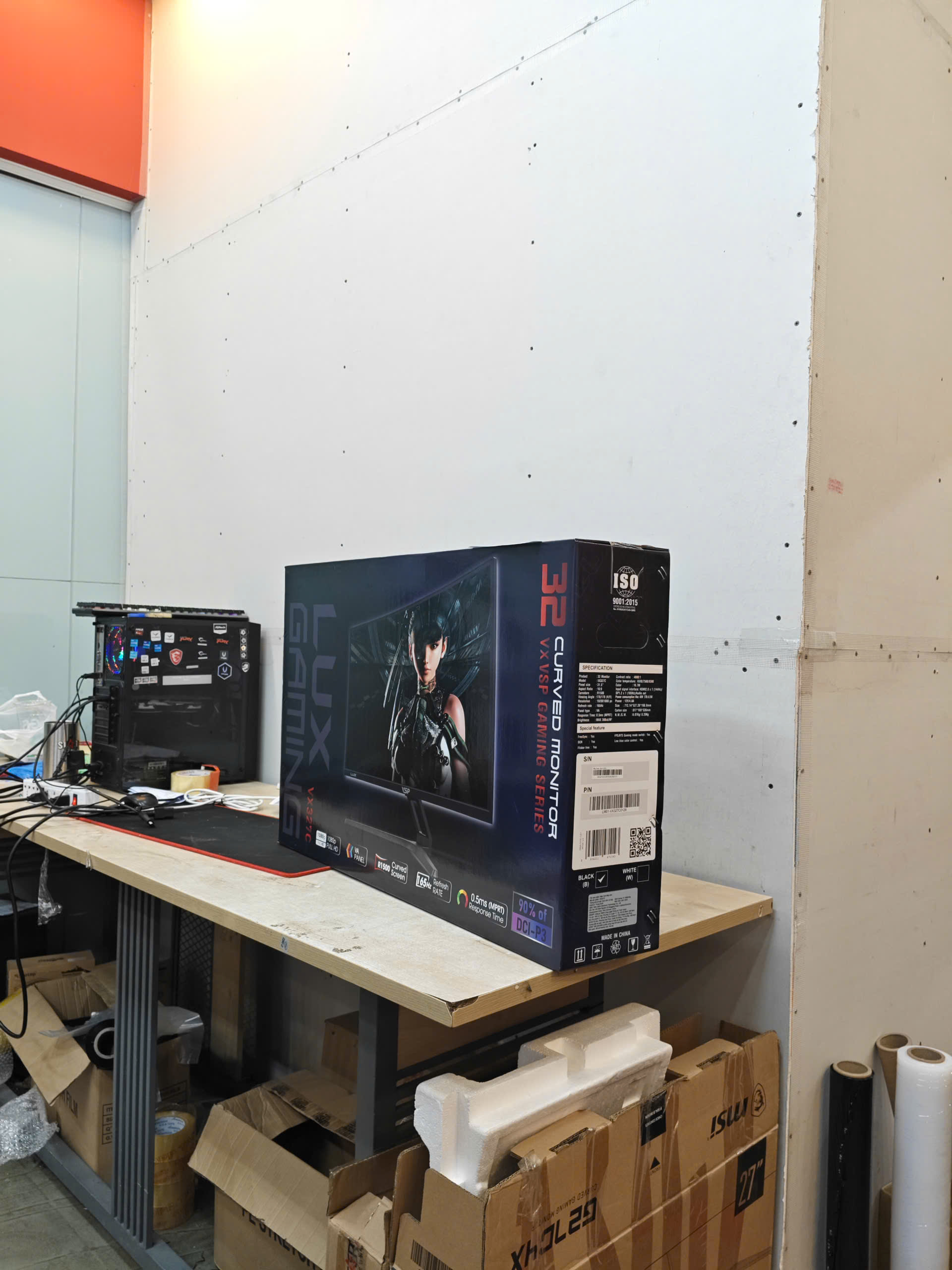 Làm sạch quạt tản nhiệt bụi bẩn bên trong Laptop - Tuệ Mẫn Tech Làm sạch lớp bụi thảm bám kín quạt tản nhiệt quạt làm mát Laptop