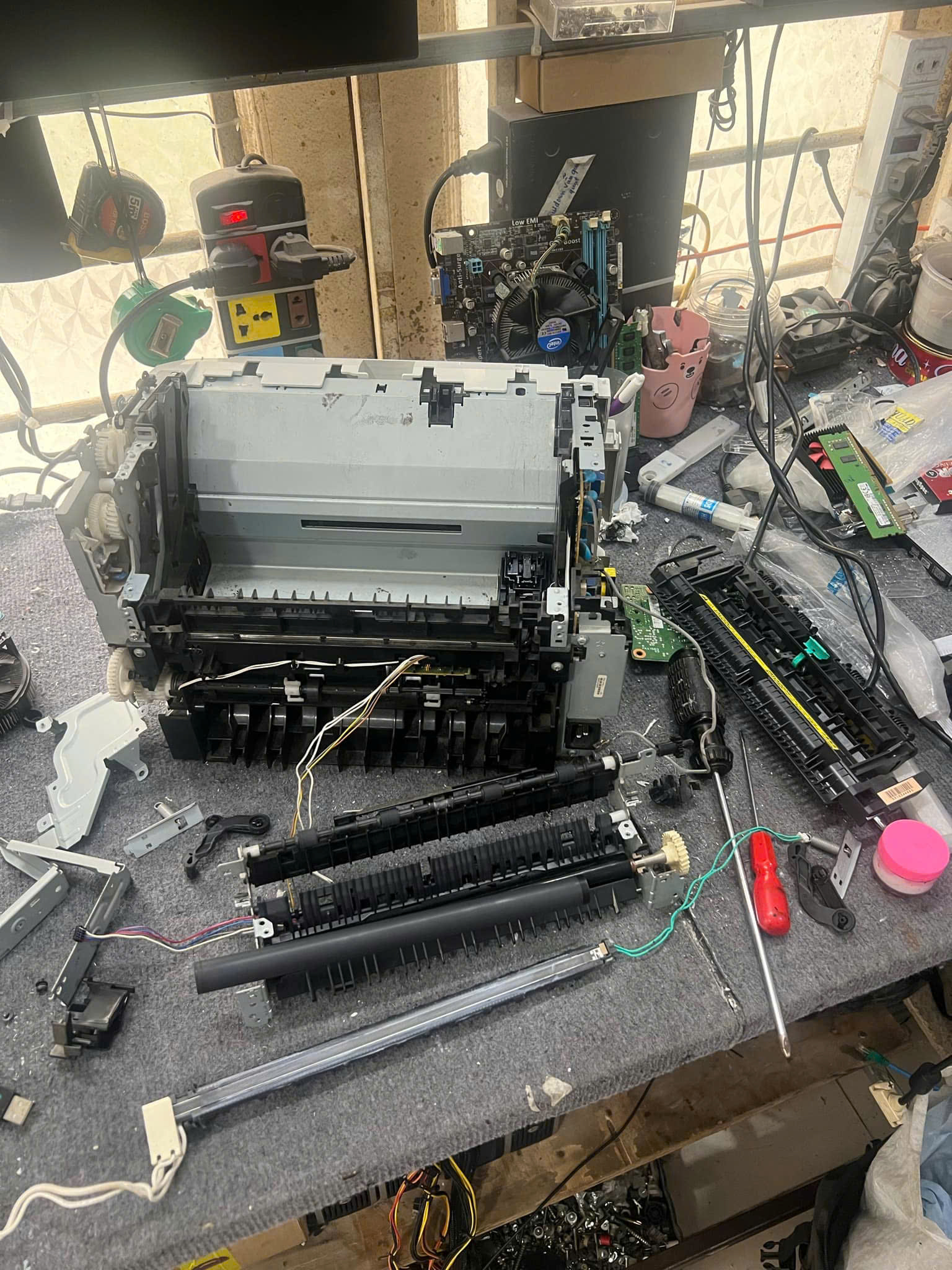 Sửa máy in kẹt giấy tận nơi Dĩ An - Bình Dương nhanh chóng, chuyên nghiệp, giá rẻ. Hỗ trợ tận nơi chỉ sau 30 phút. Gọi ngay 0869598788 để được tư vấn.